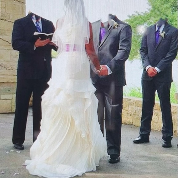 Vera Wang -“ The White Collection” Wedding gown 🔥 - Picture 5 of 16